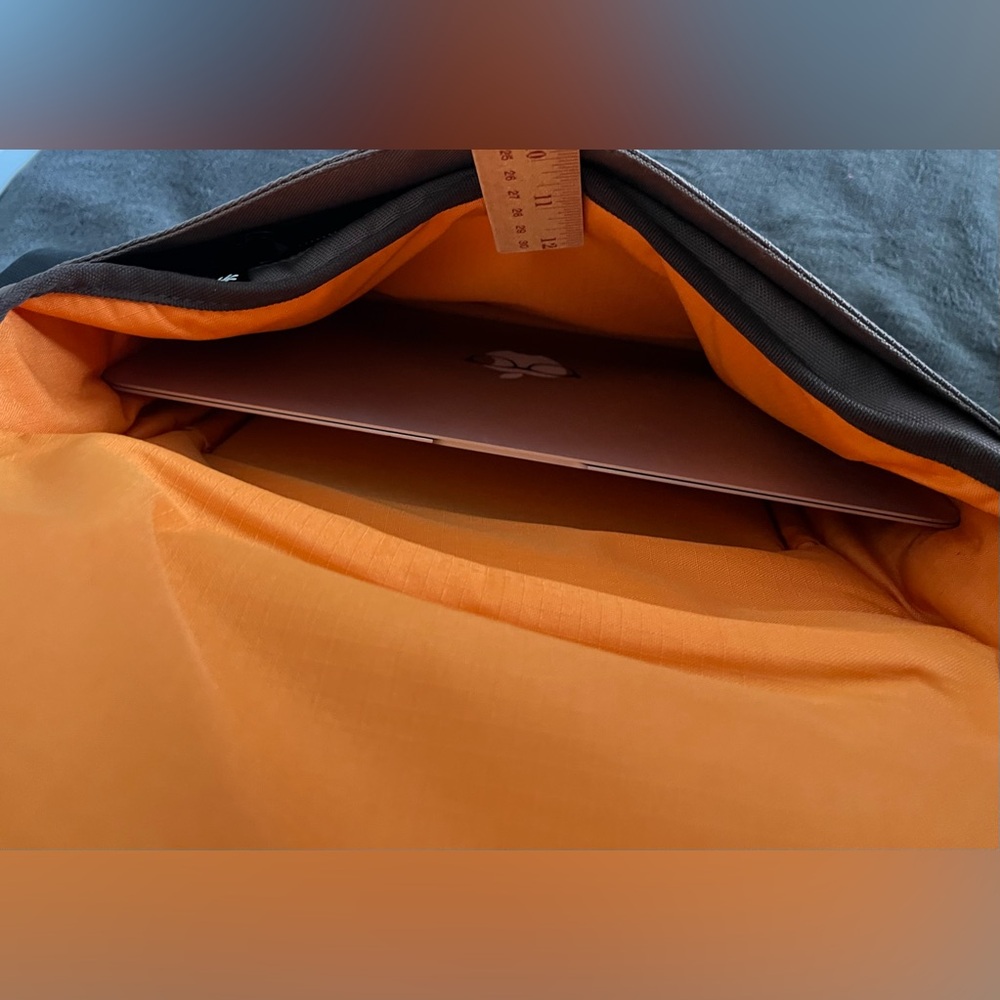 Crumpler The Skivvy, Computer Bag, Small - Picture 5 of 8